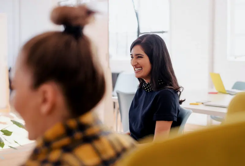 Employée souriante